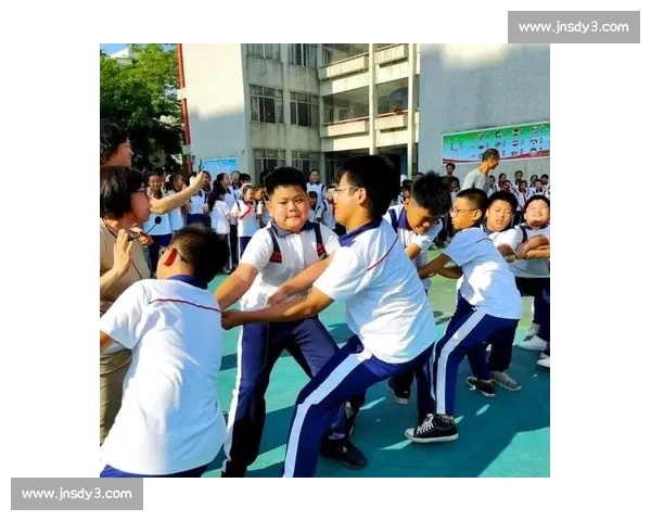 团结协作与拼搏精神在激烈拨河比赛中的精彩体现