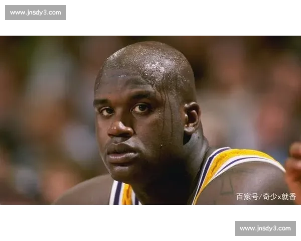 奥尼尔疯狂暴扣引爆全场篮板碎片飞舞震撼赛场