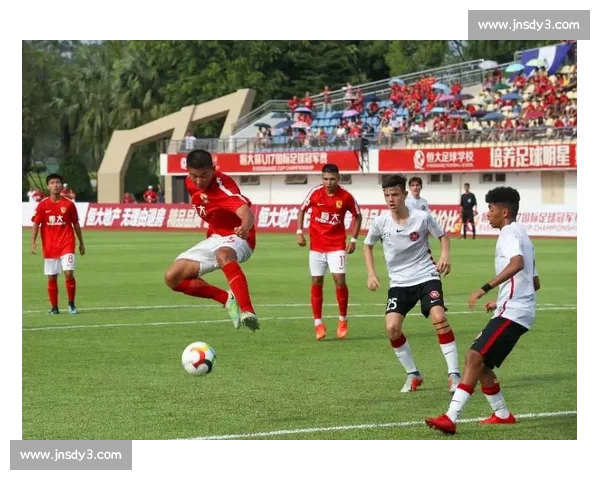 恒大足球精彩对决全程回顾,激烈比赛瞬间不容错过 恒大足球精彩对决全程回顾,激烈比赛瞬间不容错过
