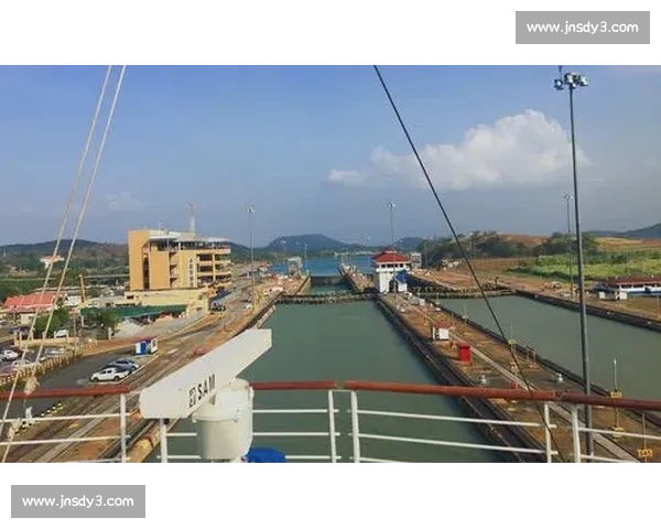 拔河比赛中的力量对决与团队协作展现勇气与智慧的较量