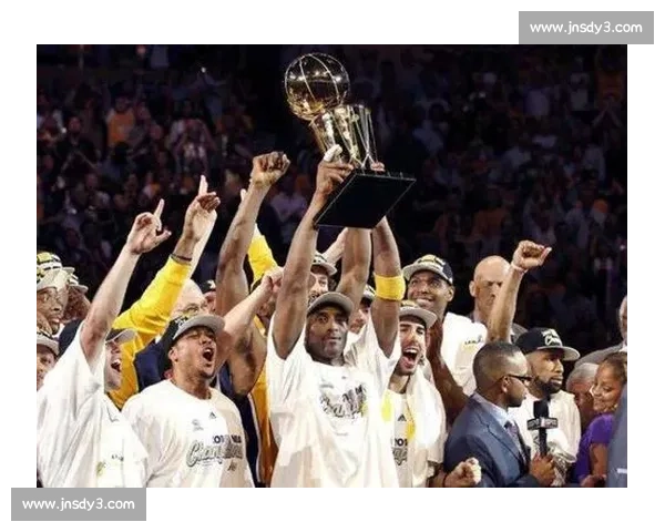 《回顾体育史上经典对决：那些载入史册的激烈瞬间与传奇时刻》